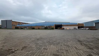 1840sqm Warehouse TO LET in Jet Park