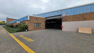 1840sqm Warehouse TO LET in Jet Park