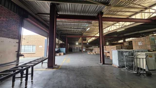 1840sqm Warehouse TO LET in Jet Park