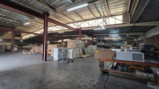 1840sqm Warehouse TO LET in Jet Park