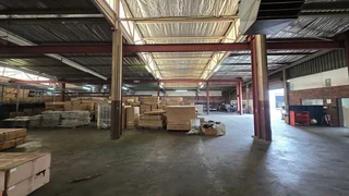 1840sqm Warehouse TO LET in Jet Park