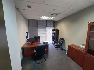 665 sqm office to Let in Bedfordview