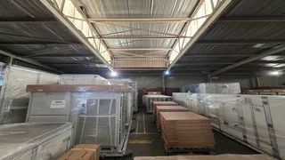 1840sqm Warehouse TO LET in Jet Park