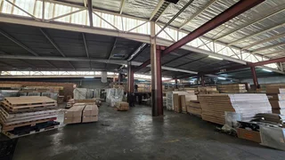 1840sqm Warehouse TO LET in Jet Park