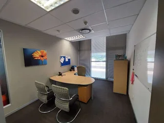 665 sqm office to Let in Bedfordview