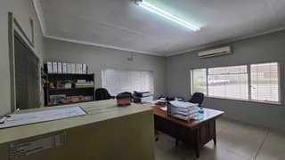 1840sqm Warehouse TO LET in Jet Park