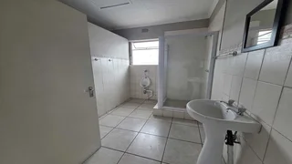 1840sqm Warehouse TO LET in Jet Park