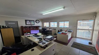 Factory TO LET in Jet Park