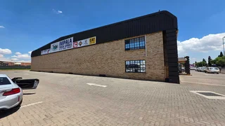 Secure warehouse TO LET in Jet Park