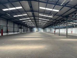 4000m² Warehouse with 5000m² yard and railway siding