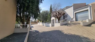 Refined Comfort Meets Convenience – Northern Showpiece!