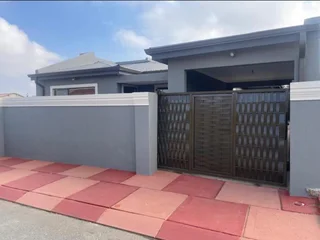 3 Bedroom House for sale in Meadowlands
