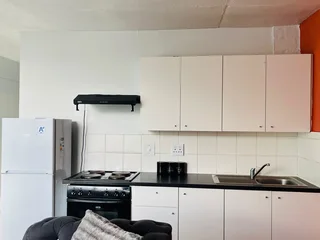 Secure 1-Bedroom Apartment In Main Road, Wynberg