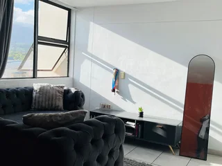 Secure 1-Bedroom Apartment In Main Road, Wynberg