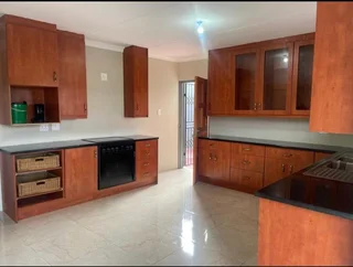 3 Bedroom House for sale in Meadowlands