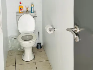 Secure 1-Bedroom Apartment In Main Road, Wynberg