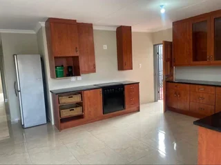 3 Bedroom House for sale in Meadowlands