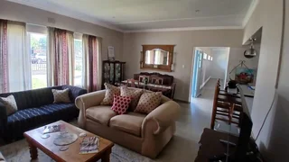 Beautiful 3-bedroom property with 2 flatlets with lots of possibilities