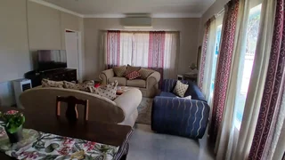 Beautiful 3-bedroom property with 2 flatlets with lots of possibilities