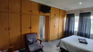 Beautiful 3-bedroom property with 2 flatlets with lots of possibilities