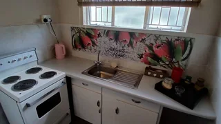 Beautiful 3-bedroom property with 2 flatlets with lots of possibilities