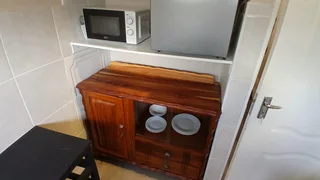 Beautiful 3-bedroom property with 2 flatlets with lots of possibilities