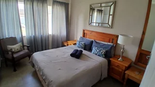 Beautiful 3-bedroom property with 2 flatlets with lots of possibilities