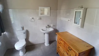 Beautiful 3-bedroom property with 2 flatlets with lots of possibilities