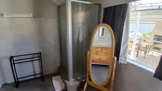 Beautiful 3-bedroom property with 2 flatlets with lots of possibilities