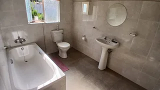 Beautiful 3-bedroom property with 2 flatlets with lots of possibilities