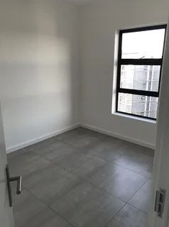 Secure 2-Bedroom Apartment In 113 Solaris Crest N003