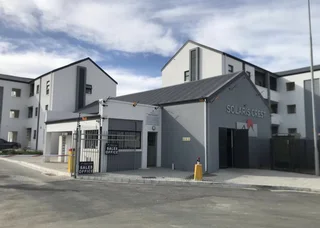 Secure 2-Bedroom Apartment In 113 Solaris Crest N003