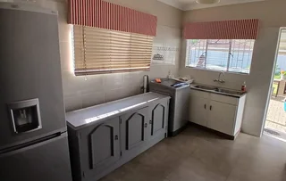 Beautiful 3-bedroom property with 2 flatlets with lots of possibilities