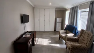 Beautiful 3-bedroom property with 2 flatlets with lots of possibilities