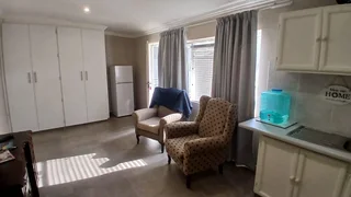 Beautiful 3-bedroom property with 2 flatlets with lots of possibilities