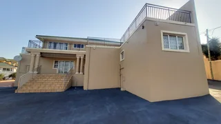 5 Bedroom House To Rent in Somerset Park