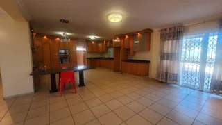 5 Bedroom House To Rent in Somerset Park