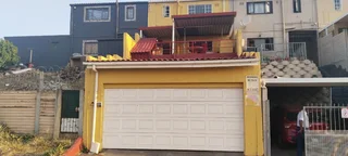 This beautiful 3-bedroom duplex is a must-see and ready for you to move in!