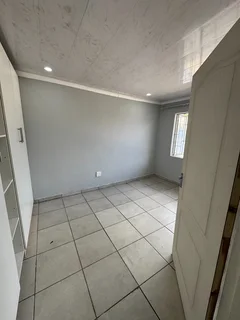 Secure One Bedroom And 1-bathroom Apartment In Turffontein