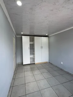 Secure One Bedroom And 1-bathroom Apartment In Turffontein