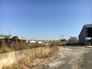 27 000m2 Industrial Yard with 2400m2 Shed