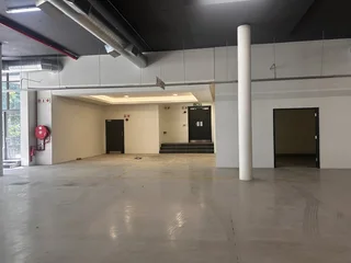 Great visibility in the heart of Claremont