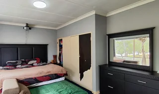 This lovely unit is up for grabs! Perfect for first time home buyers or start up family