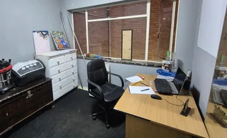 This lovely unit is up for grabs! Perfect for first time home buyers or start up family