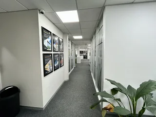 442m² Furnished Office TO LET in La Lucia