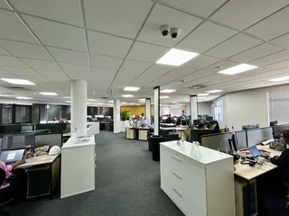 442m² Furnished Office TO LET in La Lucia