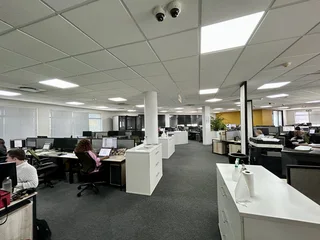 442m² Furnished Office TO LET in La Lucia