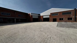 2598m² Warehouse TO RENT in a secure park in Killarney Gardens