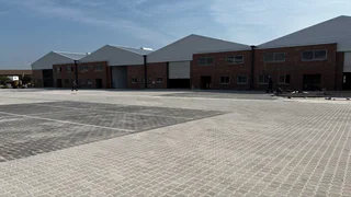 2598m² Warehouse TO RENT in a secure park in Killarney Gardens