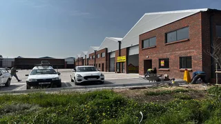 2598m² Warehouse TO RENT in a secure park in Killarney Gardens